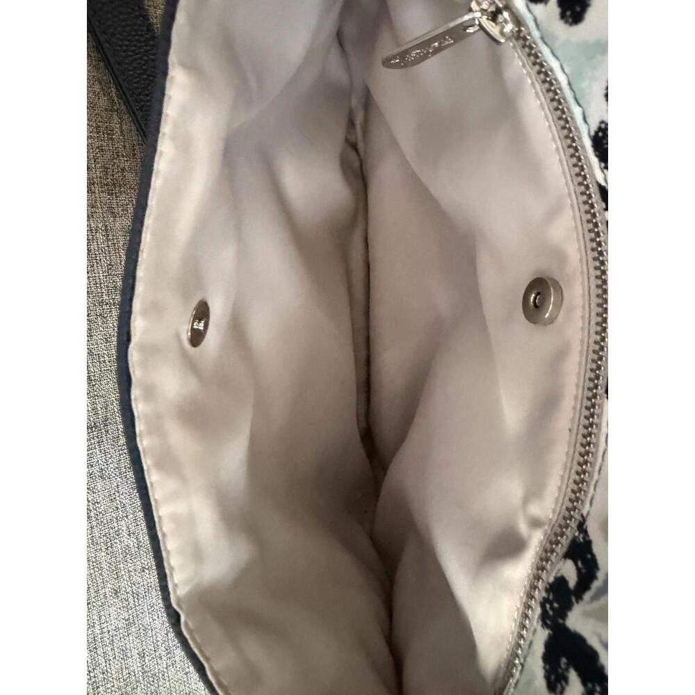 Thirty One Studio Classic Convertible Pebbled Crossbody With Fab Flourish Flap - Picture 3 of 9